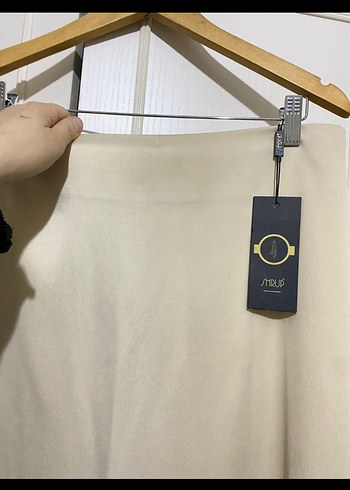 Beyaz Uzun Dökümlü Kadın Etek - Görsel 2