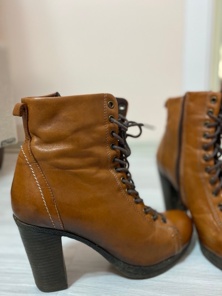 Deri Bağcıklı Vintage Kadın Botu - Görsel 3
