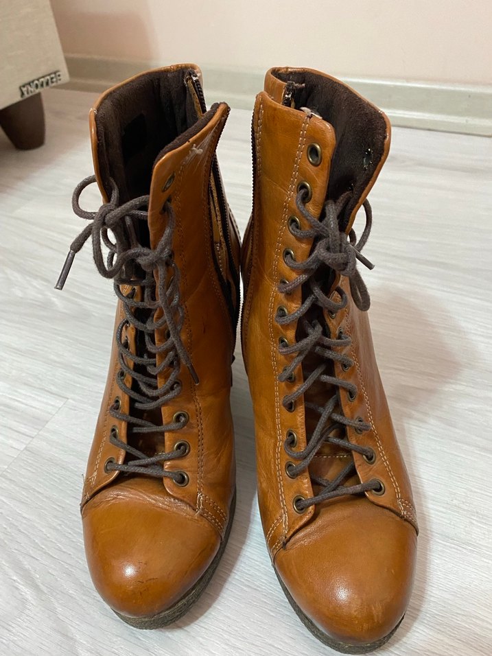 Deri Bağcıklı Vintage Kadın Botu - Görsel 2