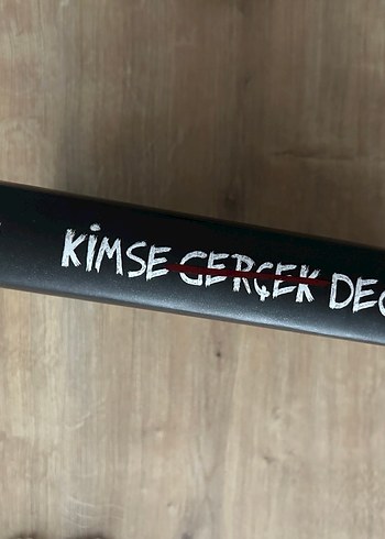  Beden Renk Kimse Gerçek Değil - Zeynep Sey