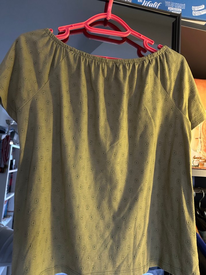 Nakışlı Haki Tişört - Görsel 2