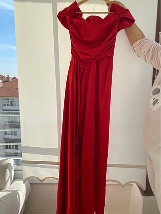 Kırmızı Saten Gece Elbisesi
