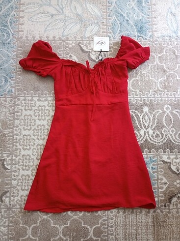 Kırmızı mini elbise