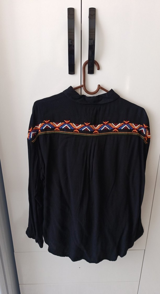 Nakış Detaylı Siyah Salaş Kadın Gömlek - Görsel 2