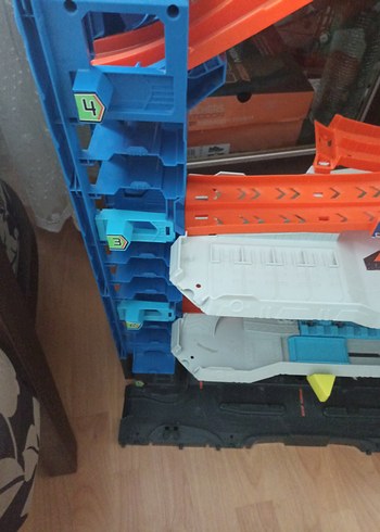 Beden Hot Wheels Ultimate Çok Katlı Otopark ve Yarış Pisti