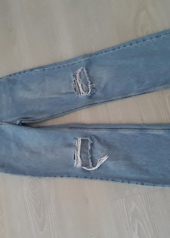 Gri Renk Yırtık Detaylı Kadın Denim Pantolon