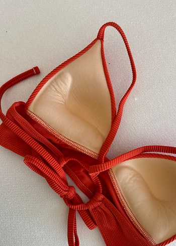 Kırmızı Piliseli İnce Askılı Bikini Üstü - Görsel 5