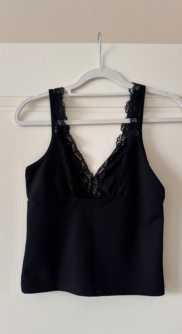 Dantel Detaylı Siyah V Yakalı Kadın Atlet - Görsel 2