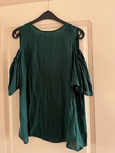 Yeşil kol detaylı bluz