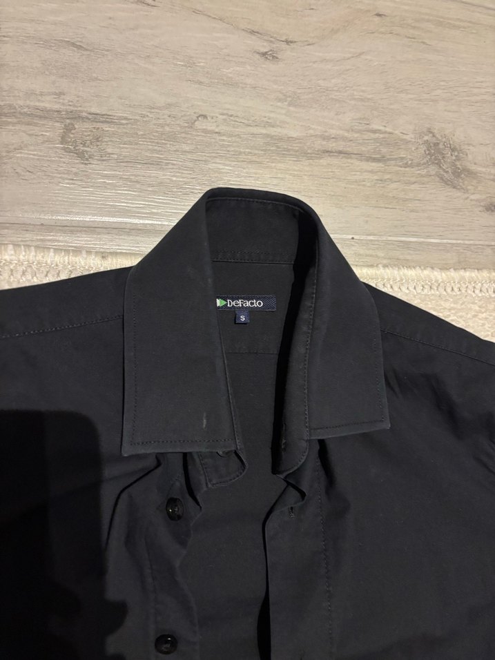 Düğmeli Siyah Erkek Gömlek - Görsel 5