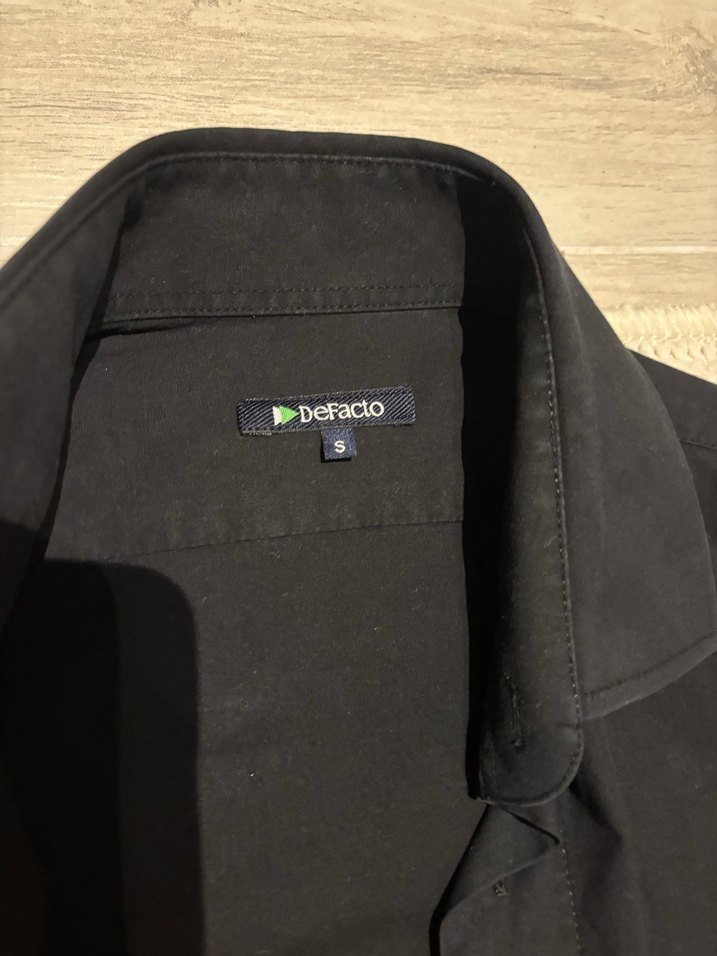 Düğmeli Siyah Erkek Gömlek - Görsel 4