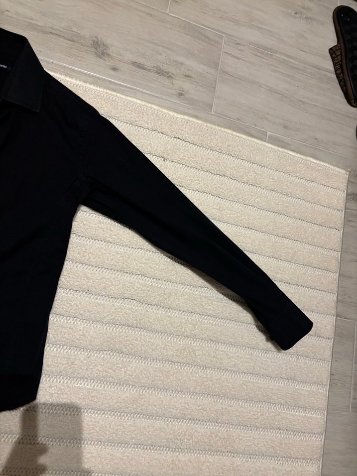 Düğmeli Siyah Erkek Gömlek - Görsel 3