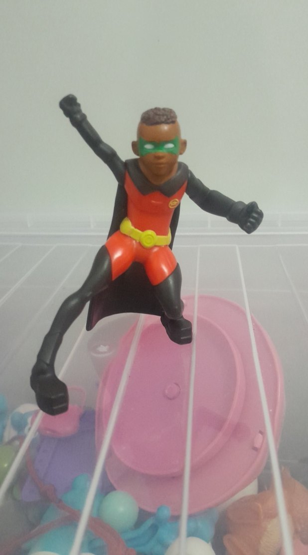 Siyah Kırmızı Süper Kahraman Figürü - Görsel 2