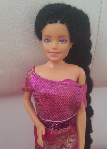 Barbie Parlak Pembe Elbiseli Bebek