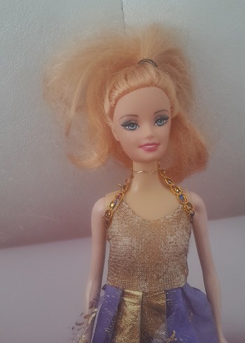 Barbie Mor ve Altın Detaylı Bebek