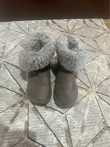 ugg bot