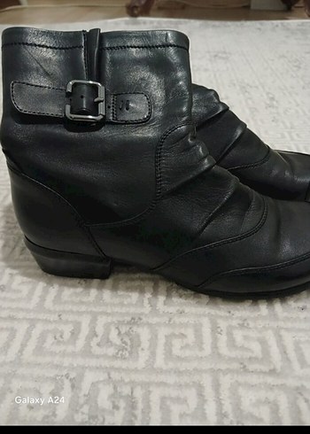37 Beden Tokalı Siyah Deri Gotik Dolgu Topuk Botlar