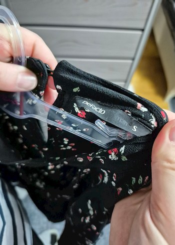 Kadın Siyah Çiçekli V Yaka Ruffled Bluz - Görsel 4