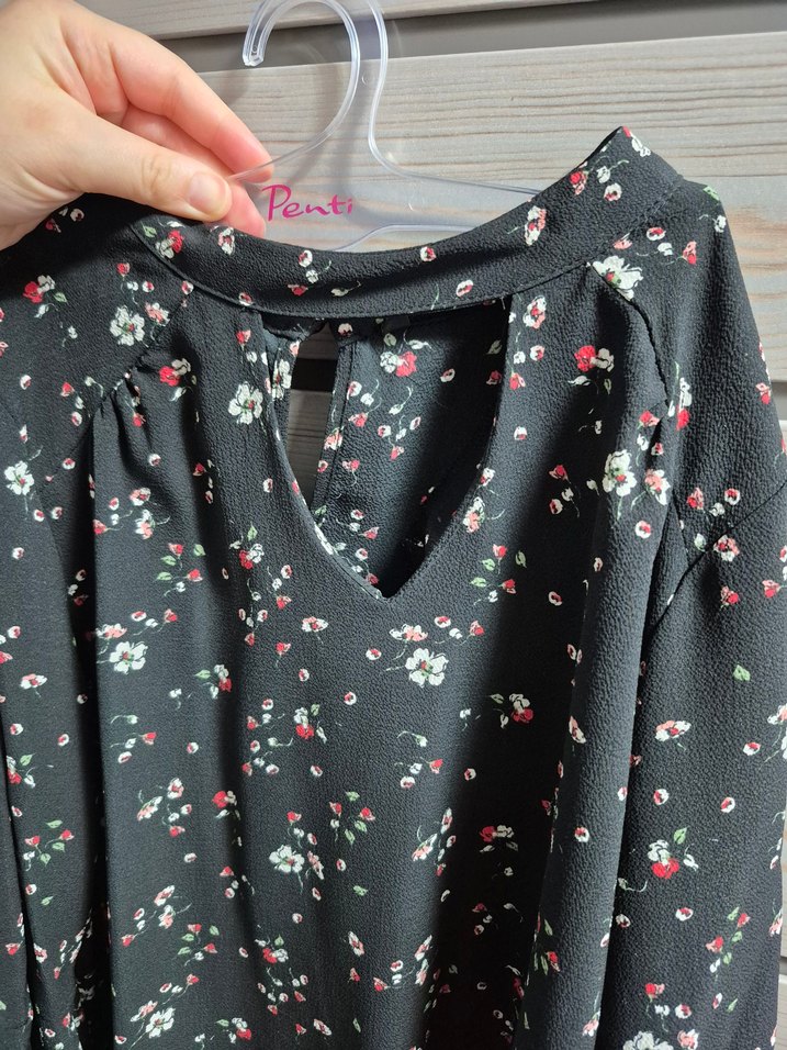 Kadın Siyah Çiçekli V Yaka Ruffled Bluz - Görsel 3
