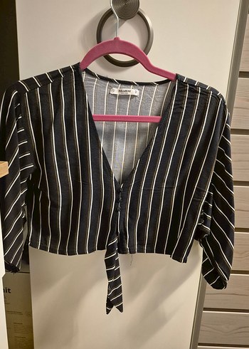 Düğmeli Siyah Çizgili V Yaka Kısa Gömlek - Görsel 2