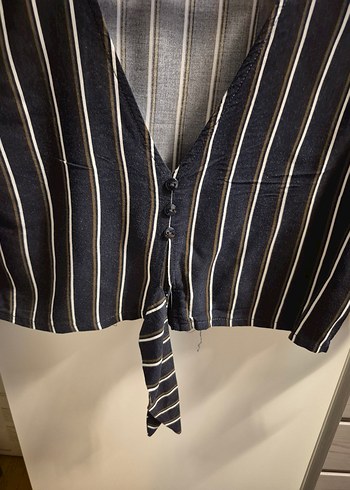 Düğmeli Siyah Çizgili V Yaka Kısa Gömlek - Görsel 3