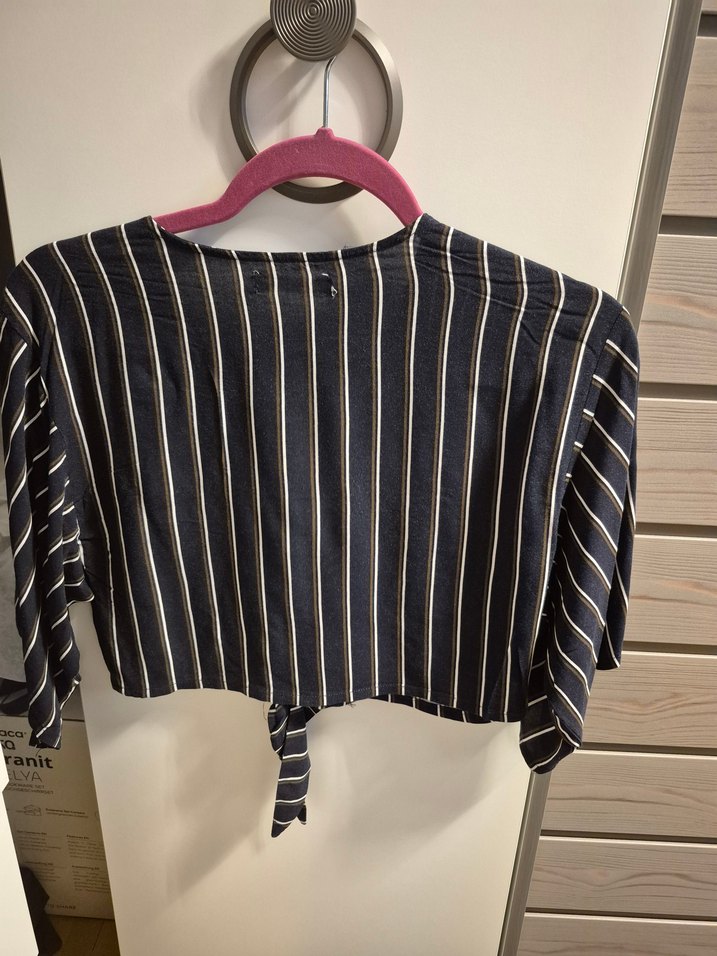 Düğmeli Siyah Çizgili V Yaka Kısa Gömlek - Görsel 4