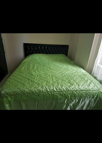 İşlemeli Parlak Yeşil Yatak Örtüsü - Görsel 2