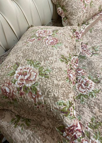 Bej Çiçek Desenli Yatak Örtüsü - Görsel 4