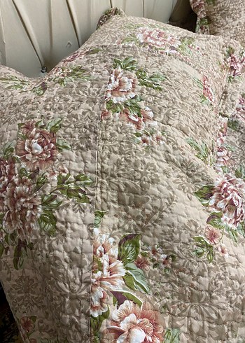 Bej Çiçek Desenli Yatak Örtüsü - Görsel 5