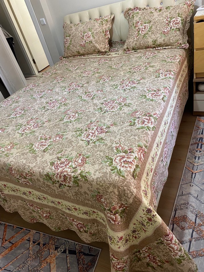 Bej Çiçek Desenli Yatak Örtüsü - Görsel 2