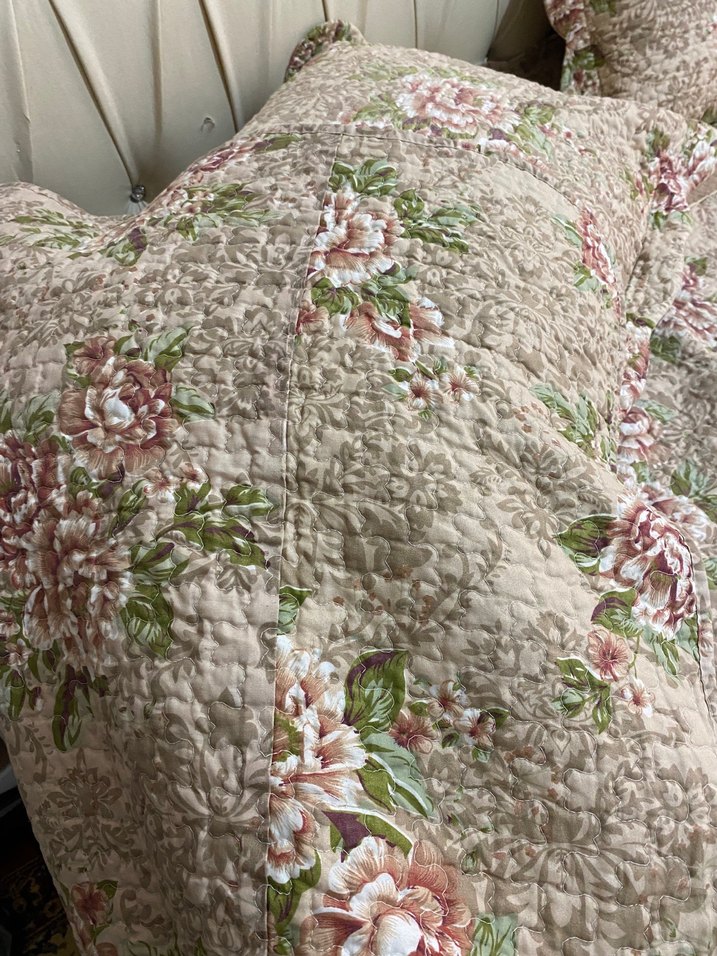 Bej Çiçek Desenli Yatak Örtüsü - Görsel 5