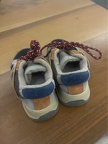22 Beden Zara spor ayakkabı