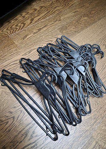 Siyah Plastik Askılar Seti - Görsel 2