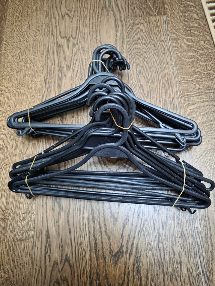 Siyah Plastik Askılar Seti - Görsel 4