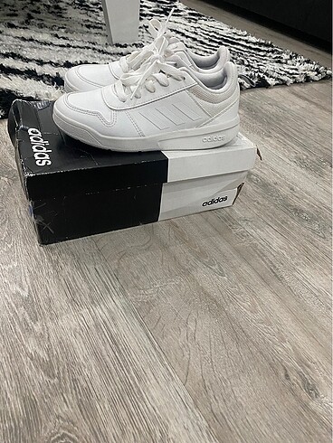 31 Beden beyaz Renk Adidas ayakkabı