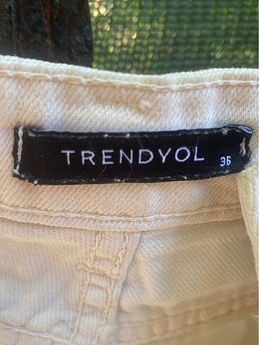 Trendyol & Milla beyaz kot şort