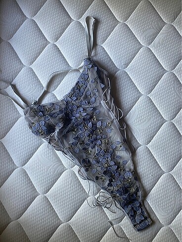 dantel işlemeli bodysuit