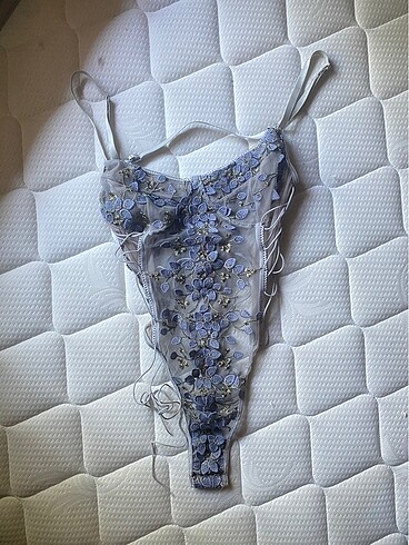 Sheinside dantel işlemeli bodysuit