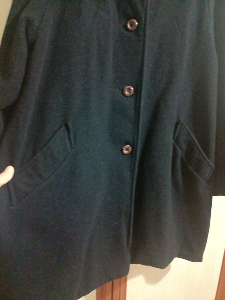 Siyah Düğmeli Kadın Kaban - Görsel 3