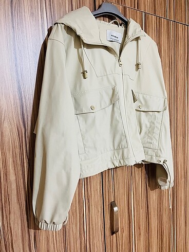 Pull&bear krem yağmurluk