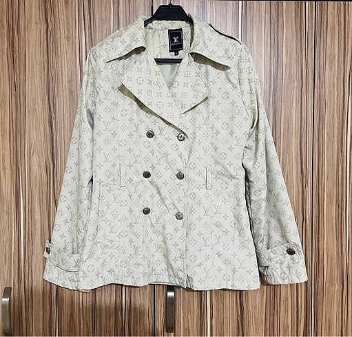 Luis vuitton trench coat