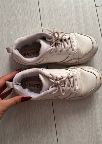 Beyaz Bağcıklı Kadın Spor Ayakkabı