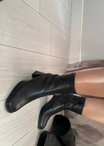 38 Beden Tokalı Siyah Deri Stiletto Kadın Bot