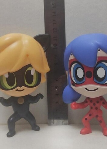 Adrien Agreste ve Lady Bug Meşhur karakterler Batman Spiderman ç