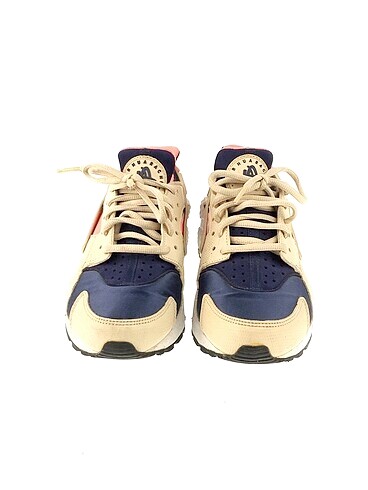 36 Beden Nike Spor Ayakkabı %70 İndirimli.