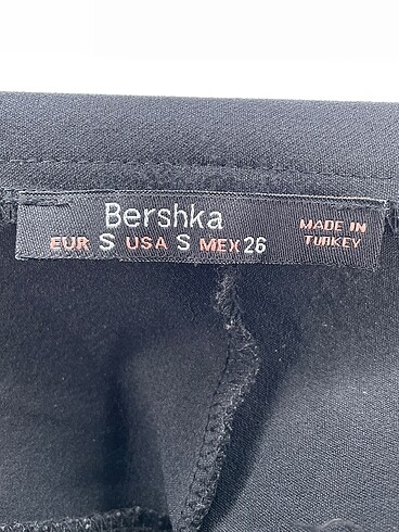 s Beden siyah Renk Bershka Düz Kesim %70 İndirimli.