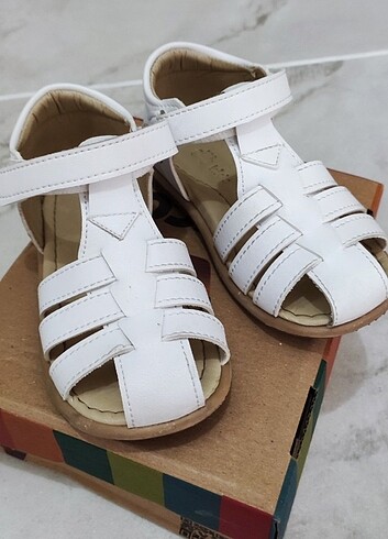 Beyaz sandalet 