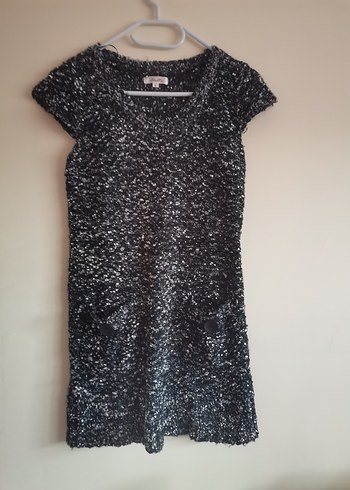 Siyah beyaz ve gri renklerden şantog şık bir kış elbisesi - Görsel 2