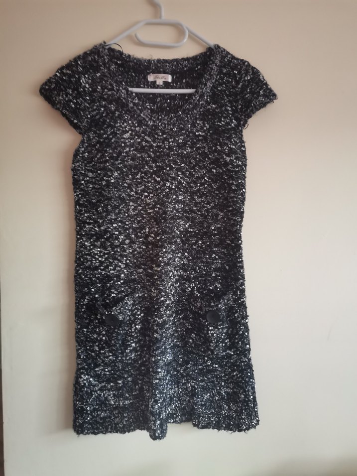 Siyah beyaz ve gri renklerden şantog şık bir kış elbisesi - Görsel 2