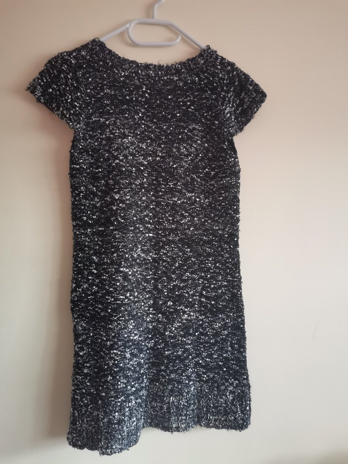 Siyah beyaz ve gri renklerden şantog şık bir kış elbisesi - Görsel 3